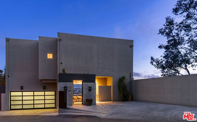 8572 Hillside Avenue, Los Angeles, CA 90069