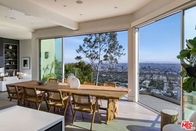 8572 Hillside Avenue, Los Angeles, CA 90069