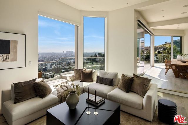 8572 Hillside Avenue, Los Angeles, CA 90069