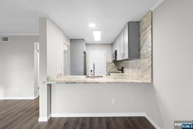 690 Rt 23 2274, Wayne, NJ 07470