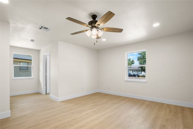 810 W Denison Drive, Robinson, TX 76706