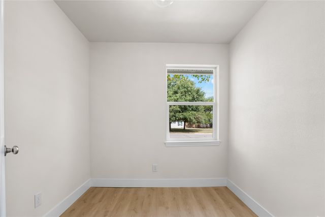 810 W Denison Drive, Robinson, TX 76706