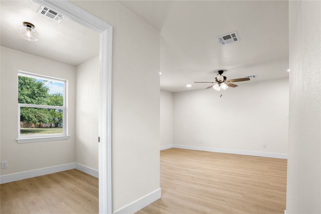 810 W Denison Drive, Robinson, TX 76706