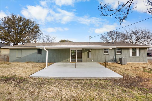 810 W Denison Drive, Robinson, TX 76706