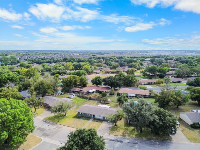 810 W Denison Drive, Robinson, TX 76706