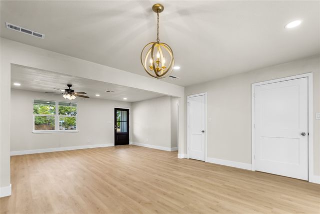 810 W Denison Drive, Robinson, TX 76706