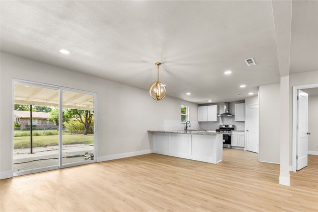 810 W Denison Drive, Robinson, TX 76706