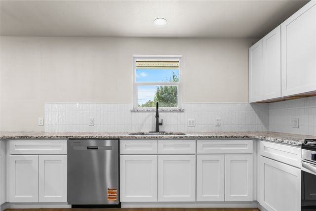 810 W Denison Drive, Robinson, TX 76706