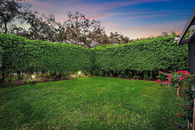 9 Old Fence Road, Palm Beach Gardens, FL 33418