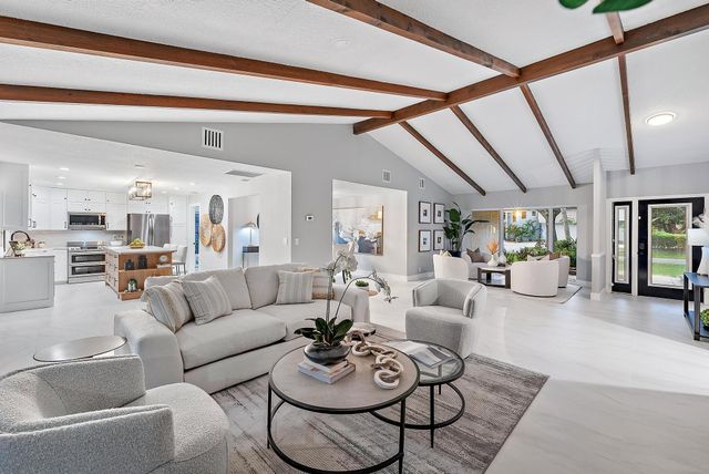 9 Old Fence Road, Palm Beach Gardens, FL 33418