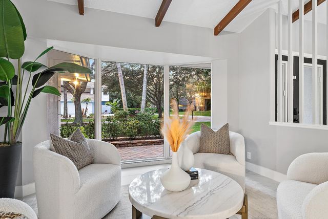 9 Old Fence Road, Palm Beach Gardens, FL 33418