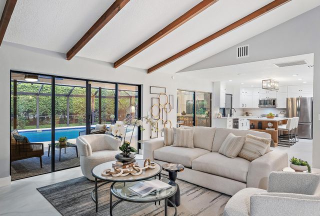 9 Old Fence Road, Palm Beach Gardens, FL 33418