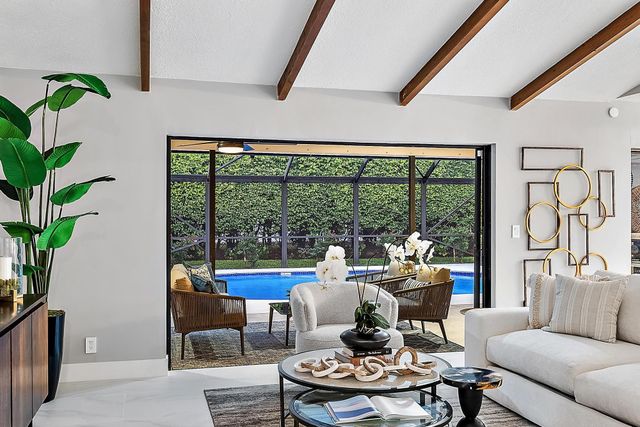 9 Old Fence Road, Palm Beach Gardens, FL 33418