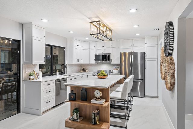 9 Old Fence Road, Palm Beach Gardens, FL 33418