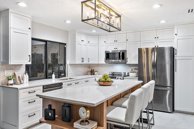 9 Old Fence Road, Palm Beach Gardens, FL 33418