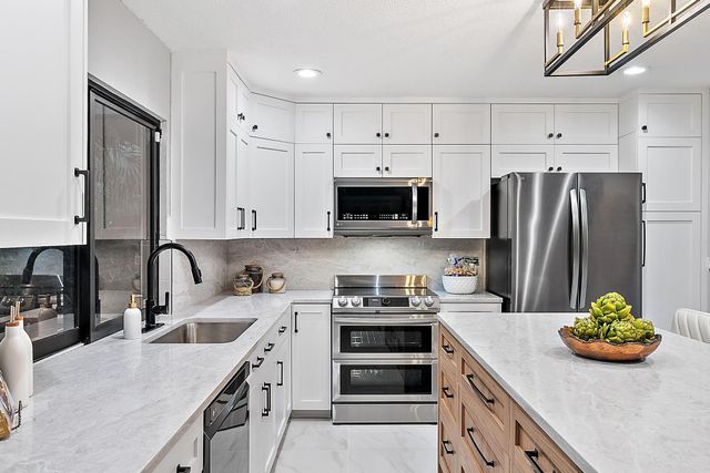 9 Old Fence Road, Palm Beach Gardens, FL 33418