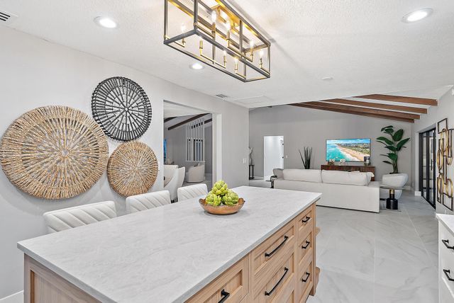 9 Old Fence Road, Palm Beach Gardens, FL 33418