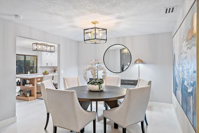 9 Old Fence Road, Palm Beach Gardens, FL 33418