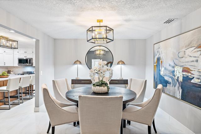 9 Old Fence Road, Palm Beach Gardens, FL 33418