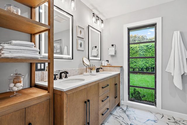 9 Old Fence Road, Palm Beach Gardens, FL 33418