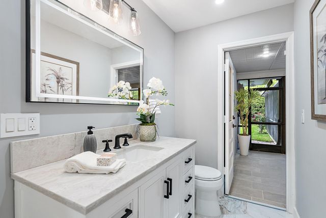 9 Old Fence Road, Palm Beach Gardens, FL 33418