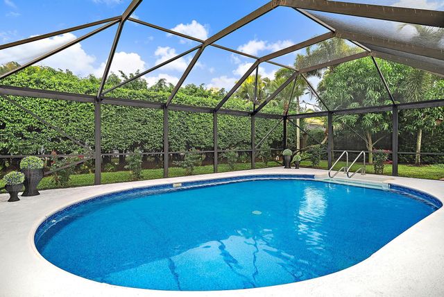 9 Old Fence Road, Palm Beach Gardens, FL 33418