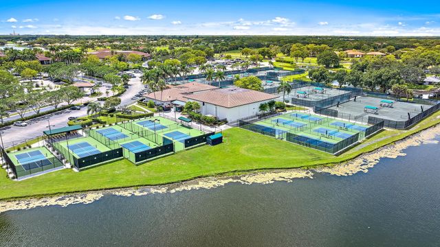 9 Old Fence Road, Palm Beach Gardens, FL 33418