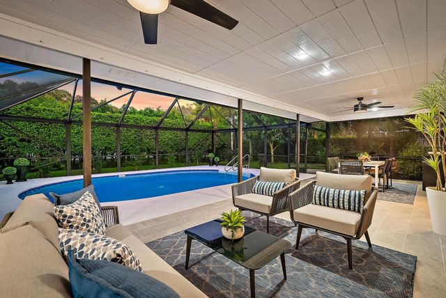 9 Old Fence Road, Palm Beach Gardens, FL 33418