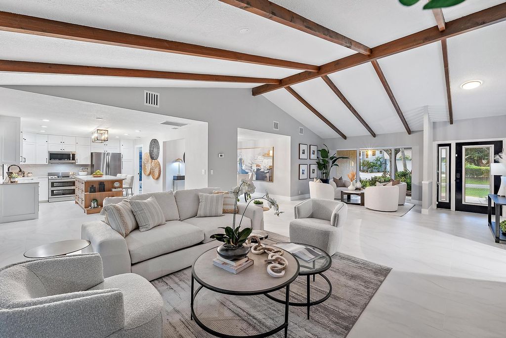 9 Old Fence Road, Palm Beach Gardens, FL 33418