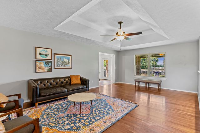 7103 W Farm Road 94, Springfield, MO 65803