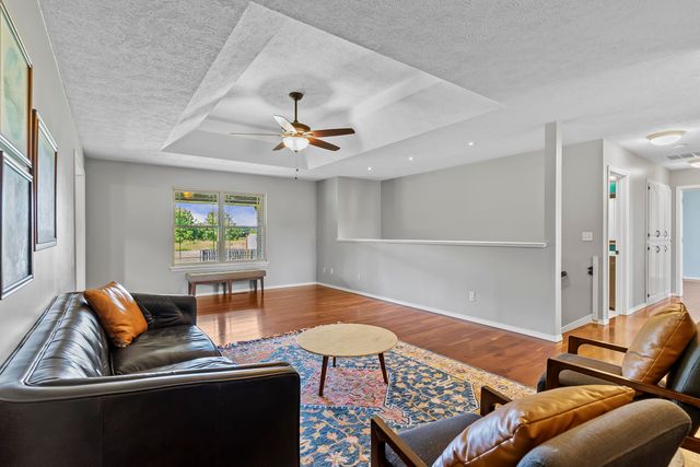 7103 W Farm Road 94, Springfield, MO 65803