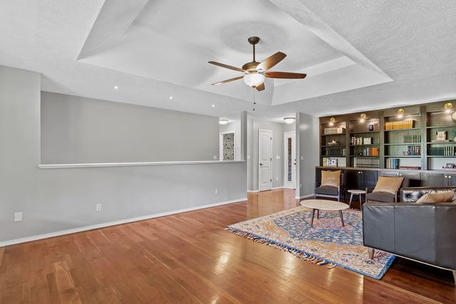 7103 W Farm Road 94, Springfield, MO 65803