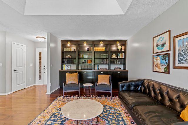 7103 W Farm Road 94, Springfield, MO 65803