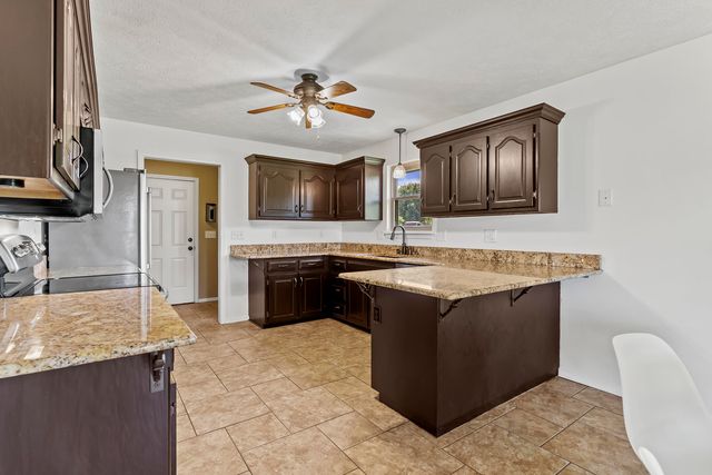 7103 W Farm Road 94, Springfield, MO 65803