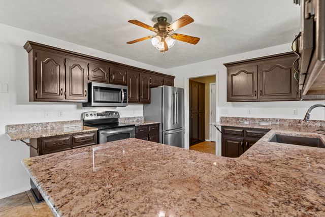 7103 W Farm Road 94, Springfield, MO 65803
