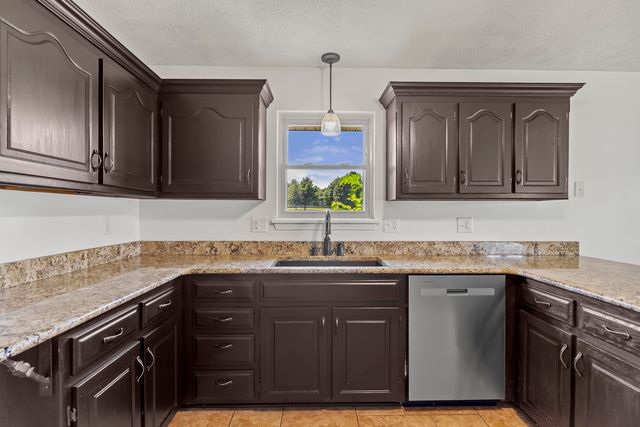 7103 W Farm Road 94, Springfield, MO 65803
