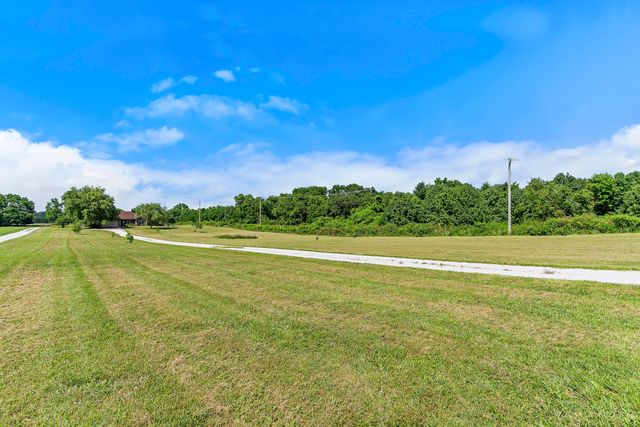 7103 W Farm Road 94, Springfield, MO 65803