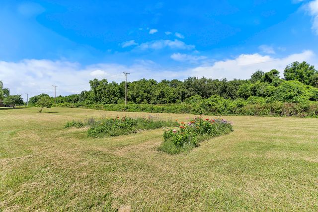 7103 W Farm Road 94, Springfield, MO 65803