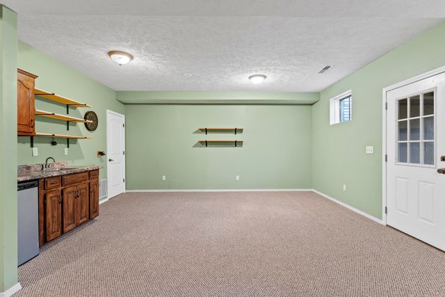 7103 W Farm Road 94, Springfield, MO 65803