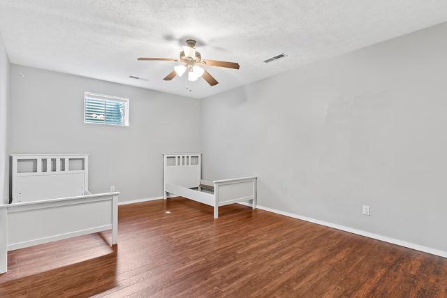 7103 W Farm Road 94, Springfield, MO 65803