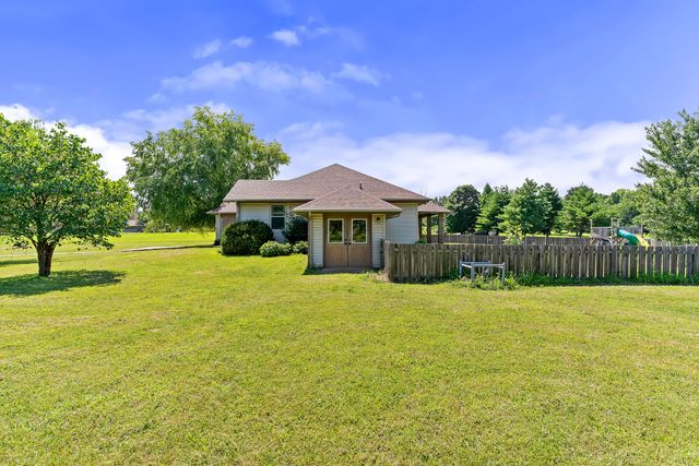 7103 W Farm Road 94, Springfield, MO 65803