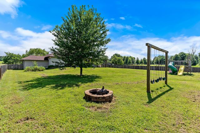 7103 W Farm Road 94, Springfield, MO 65803