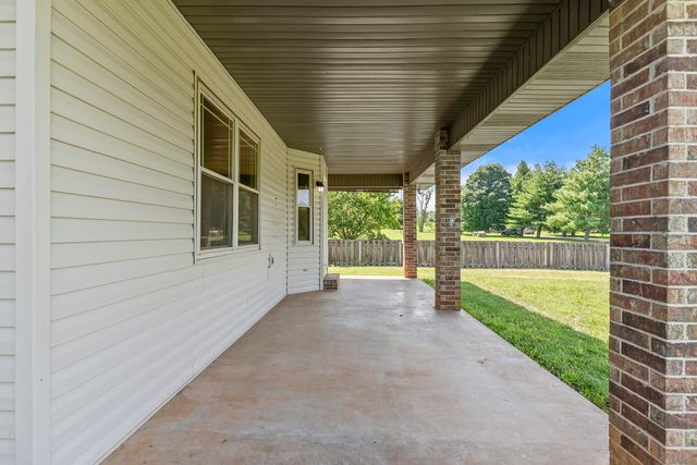 7103 W Farm Road 94, Springfield, MO 65803
