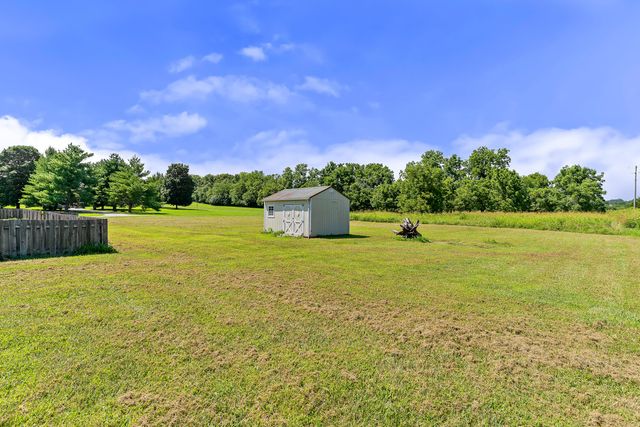 7103 W Farm Road 94, Springfield, MO 65803