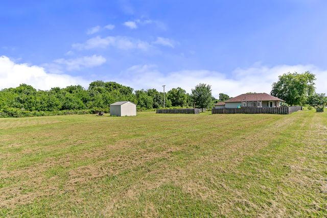 7103 W Farm Road 94, Springfield, MO 65803