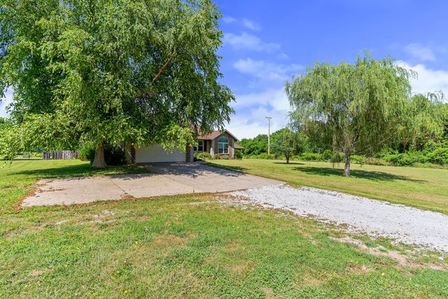 7103 W Farm Road 94, Springfield, MO 65803