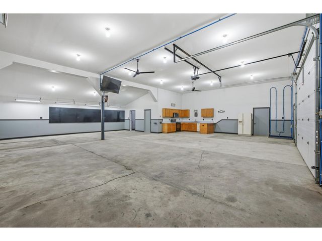 6231 E 600, Gas City, IN 46933