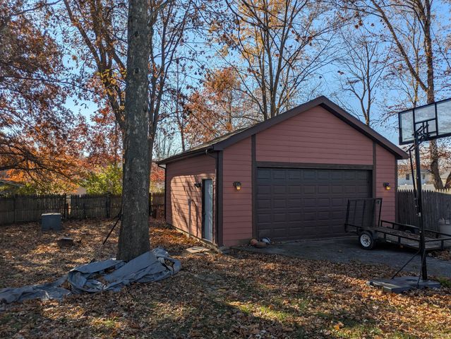 1517 Tiffany Court, Lowell, IN 46356