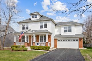 566 Horizon Drive W, St. Charles, IL 60175