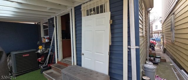 136 Smith St, Elizabeth City, NJ 07201